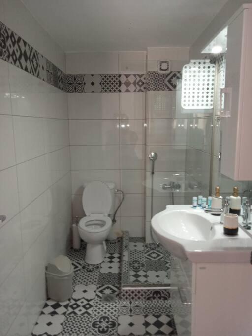 Teris123 Apartment ฟลอรินา ภายนอก รูปภาพ